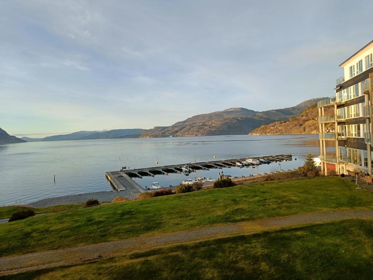 Smaken Av Ryfylke Event As Overnatting, Bygningen Drives Ikke Som Hotell Hjelmeland Exterior foto